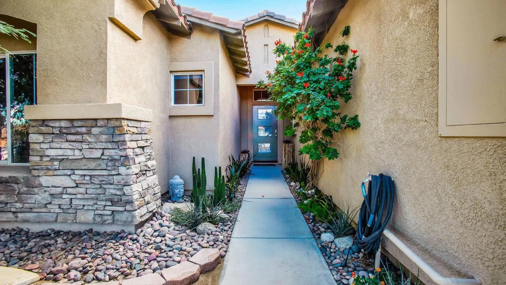 Holiday home Palm Springs Home Mountain Views, Near Downtown! United States