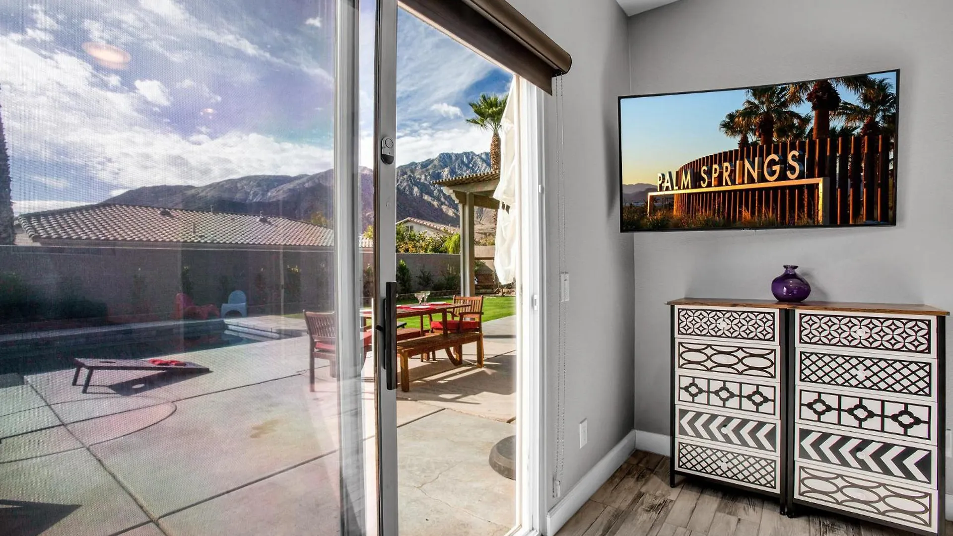 Palm Springs Home Mountain Views, Near Downtown! Holiday home Palm Springs